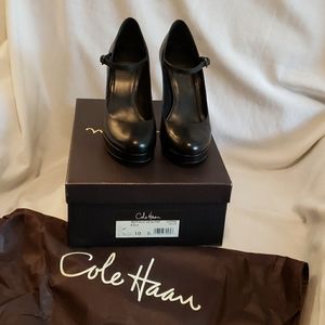 Cole Haan black leather pump